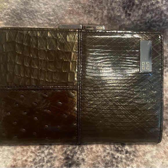 Givenchy Black Leather Wallet with Quilted and Ribbed Textures - Picture 1 of 13